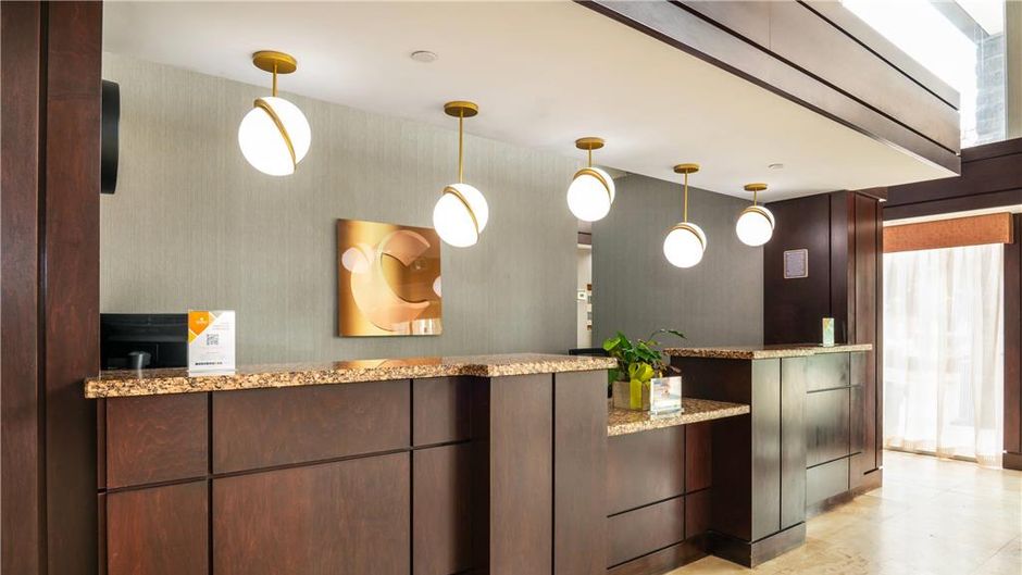 Comfort Inn & Conf Cntr Toronto Airport Lobby