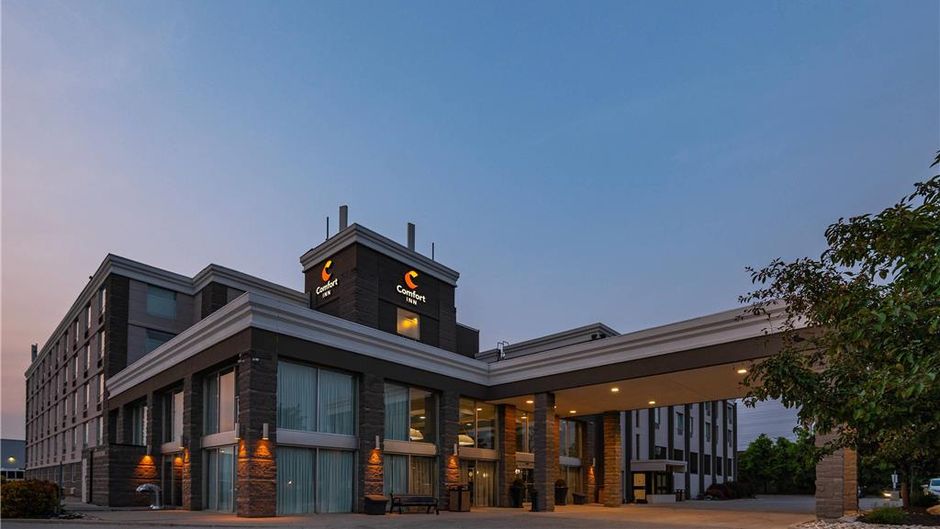 Comfort Inn & Conf Cntr Toronto Airport Exterior