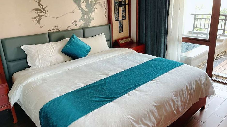 Ramada by Wyndham Wanning Resort Room