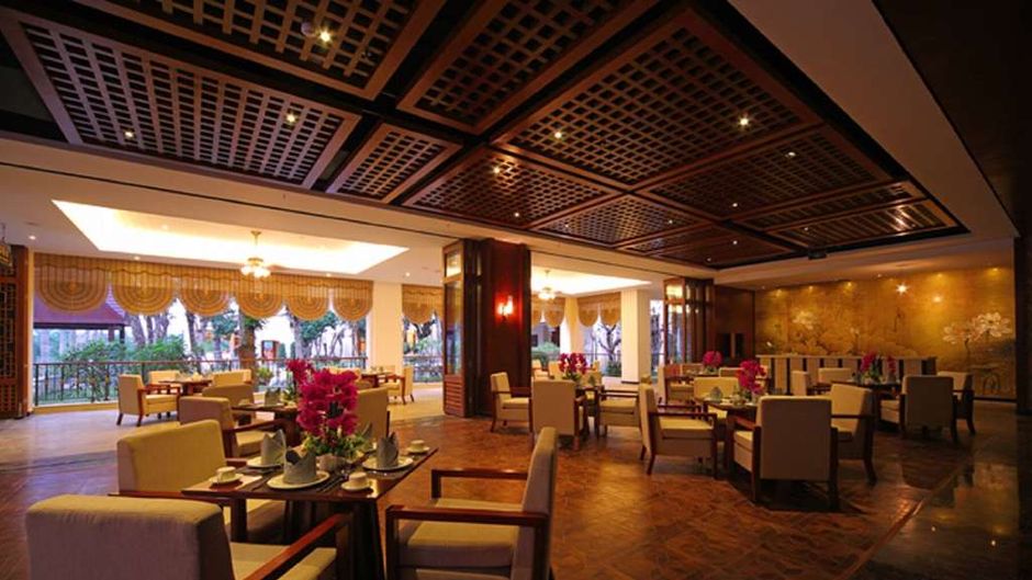 Ramada by Wyndham Wanning Resort Lobby