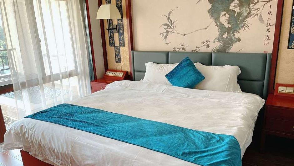 Ramada by Wyndham Wanning Resort Room