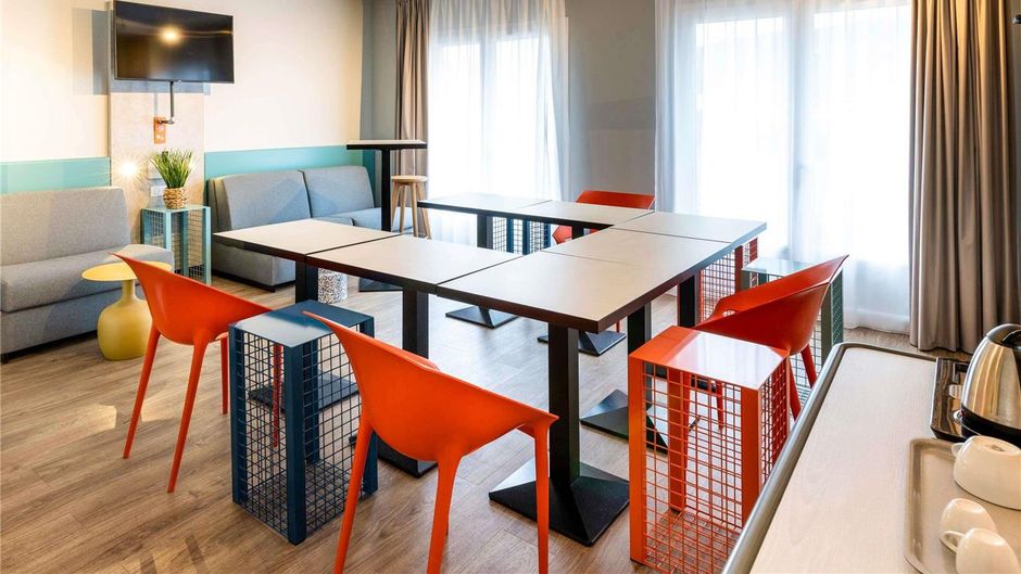 Ibis Budget Millau Viaduc Exterior
