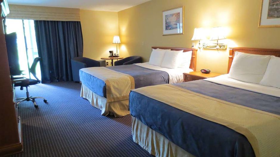 Super 8 by Wyndham Country Squire Resort Room