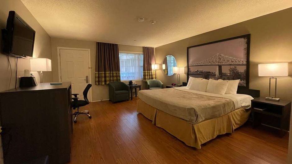 Super 8 by Wyndham Country Squire Resort Room