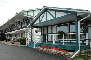 Super 8 by Wyndham Country Squire Resort