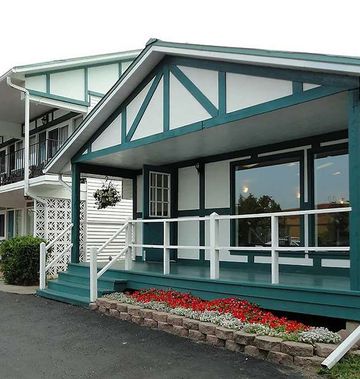 Super 8 by Wyndham Country Squire Resort
