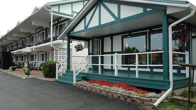 Super 8 by Wyndham Country Squire Resort