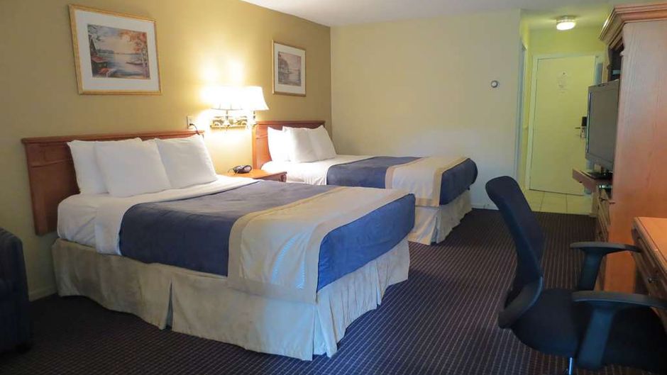 Super 8 by Wyndham Country Squire Resort Room