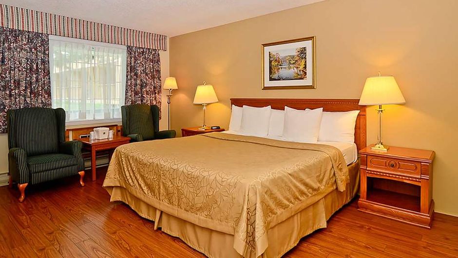 Super 8 by Wyndham Country Squire Resort Room
