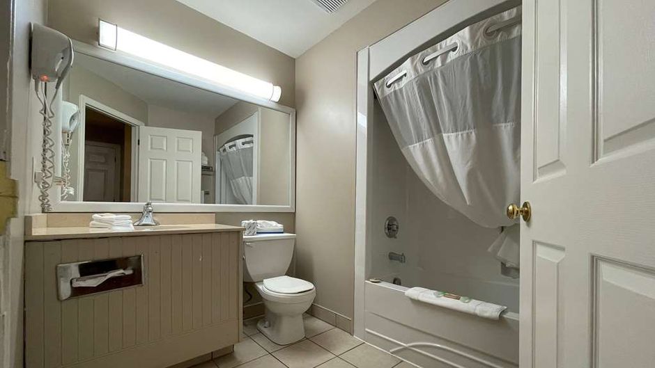Super 8 by Wyndham Country Squire Resort Room