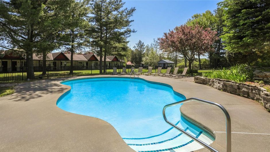Super 8 by Wyndham Country Squire Resort Pool