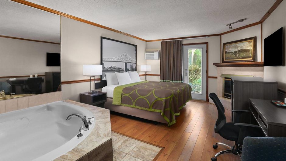 Super 8 by Wyndham Country Squire Resort Suite