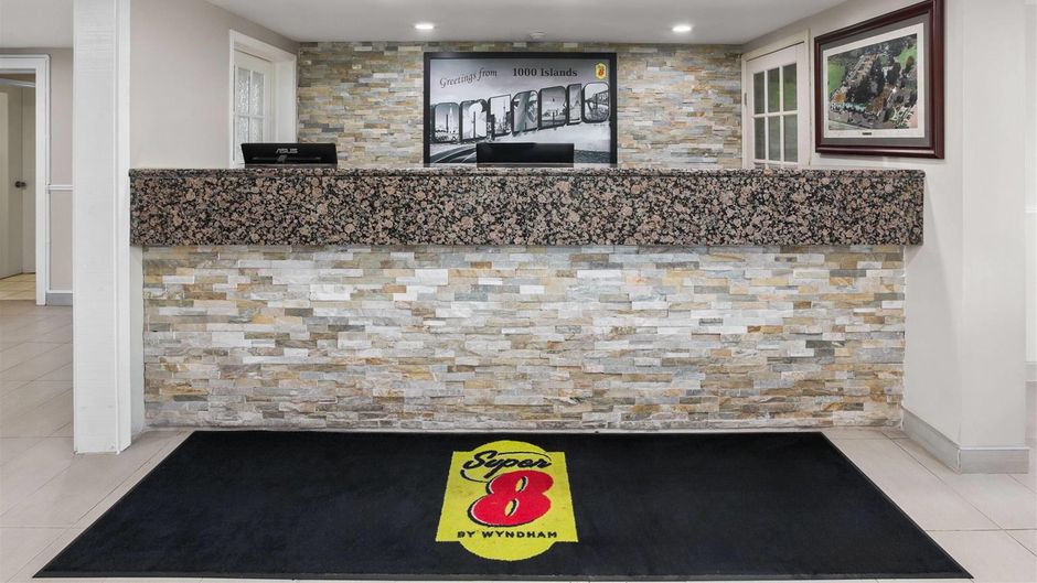 Super 8 by Wyndham Country Squire Resort Lobby