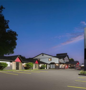 Super 8 by Wyndham Country Squire Resort