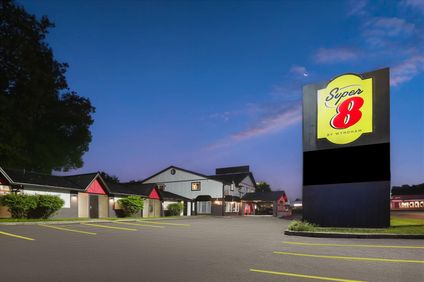 Super 8 by Wyndham Country Squire Resort