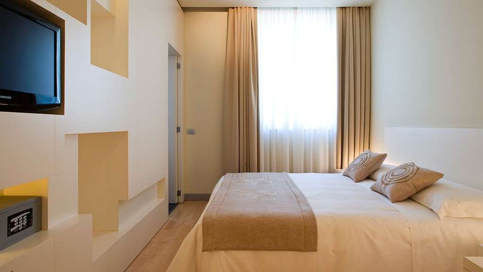 Eos Hotel Room