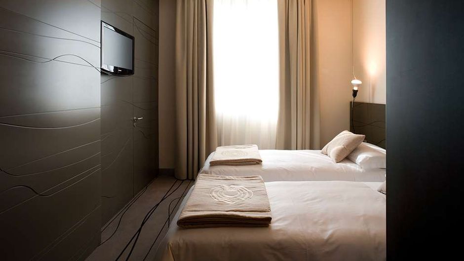 Eos Hotel Room