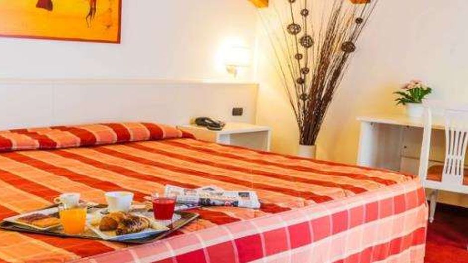 Hotel Gallia Room