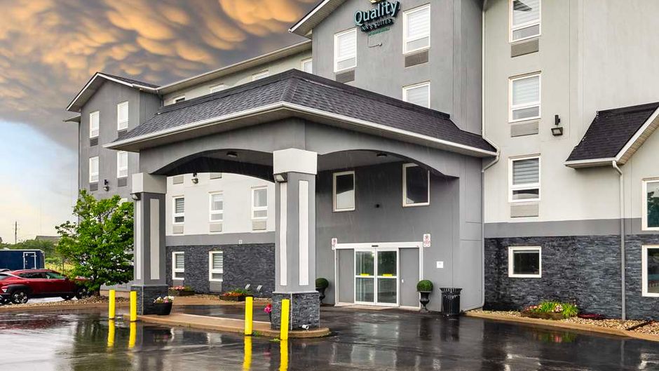 Quality Inn and Suites Grimsby Exterior