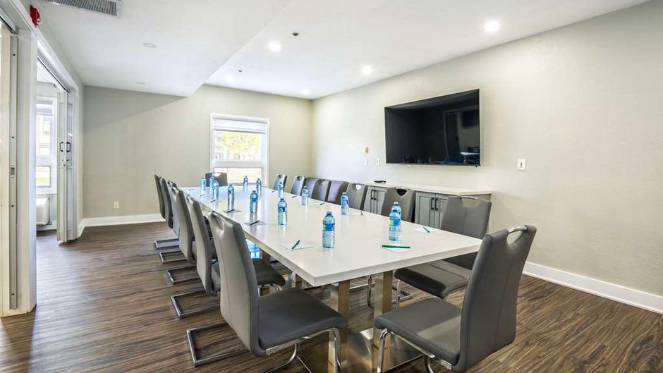 Quality Inn and Suites Grimsby Meeting