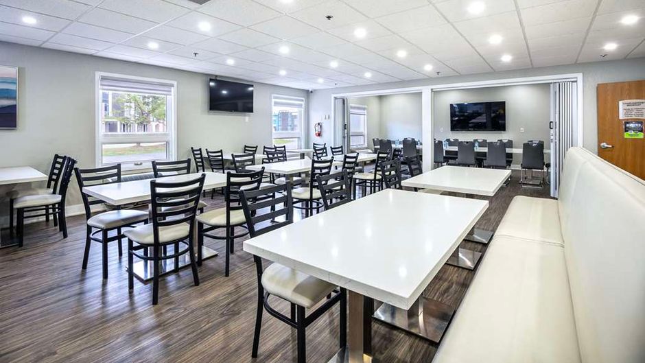 Quality Inn and Suites Grimsby Restaurant