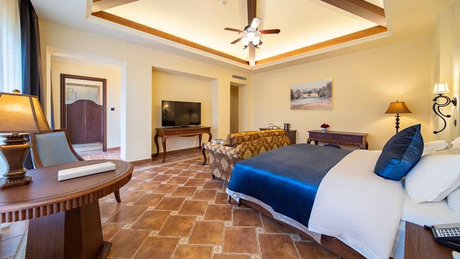 Howard Johnson by Wyndham Ya'an Forest Suite