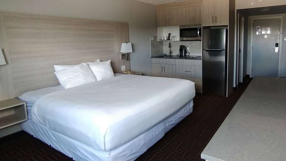 Wyndham Garden Medicine Hat Room