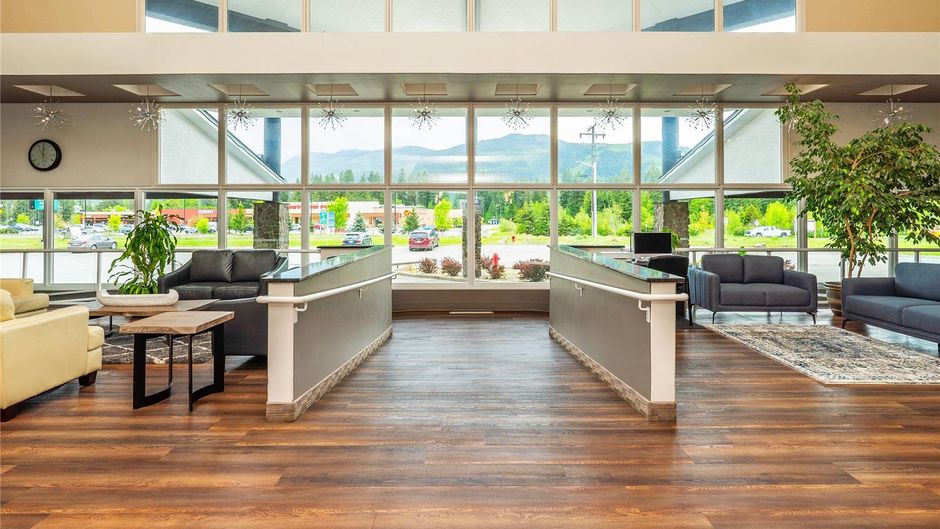 Quality Inn and Suites Clearwater Lobby