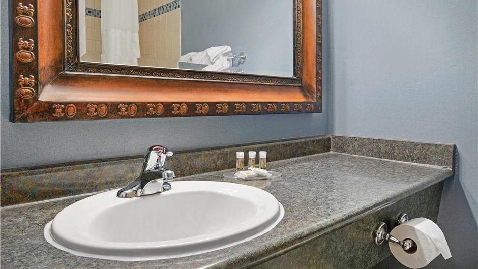 Quality Inn and Suites Whitehorse Room