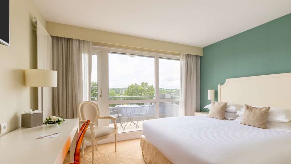 Best Western Plus Le Roi Arthur Hotel Room