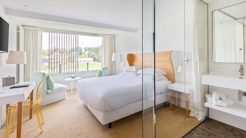 Best Western Plus Le Roi Arthur Hotel Room