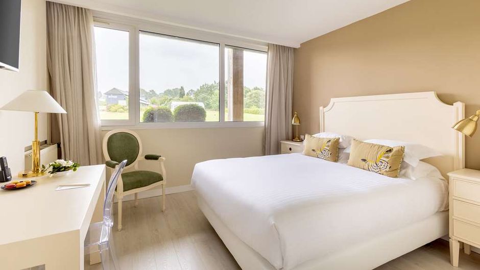 Best Western Plus Le Roi Arthur Hotel Room