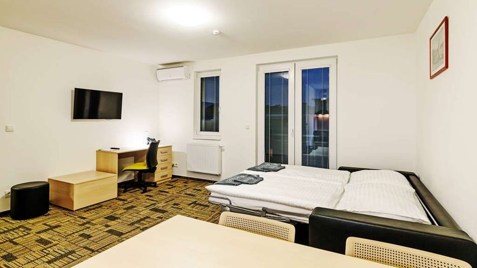 eFi Palace Hotel Room