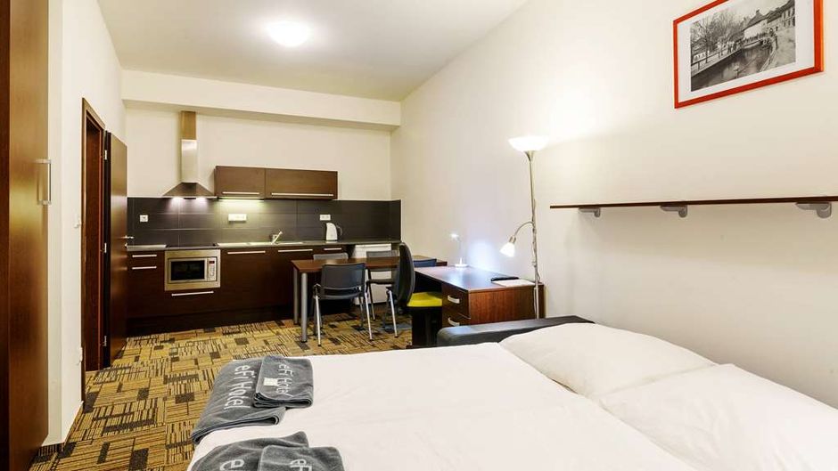 eFi Palace Hotel Room
