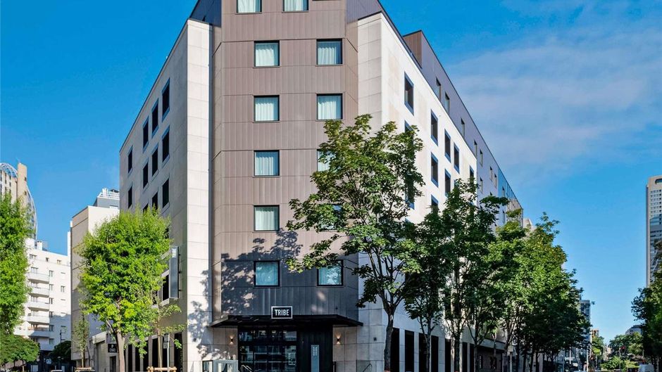 Tribe Paris La Defense Esplanade Exterior