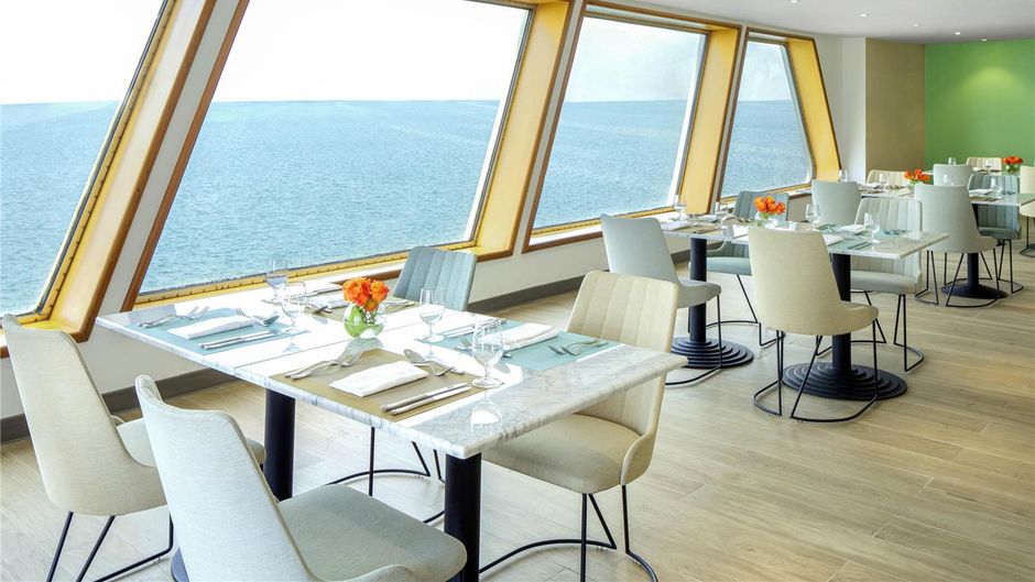 Queen Elizabeth 2 Floating Hotel Restaurant