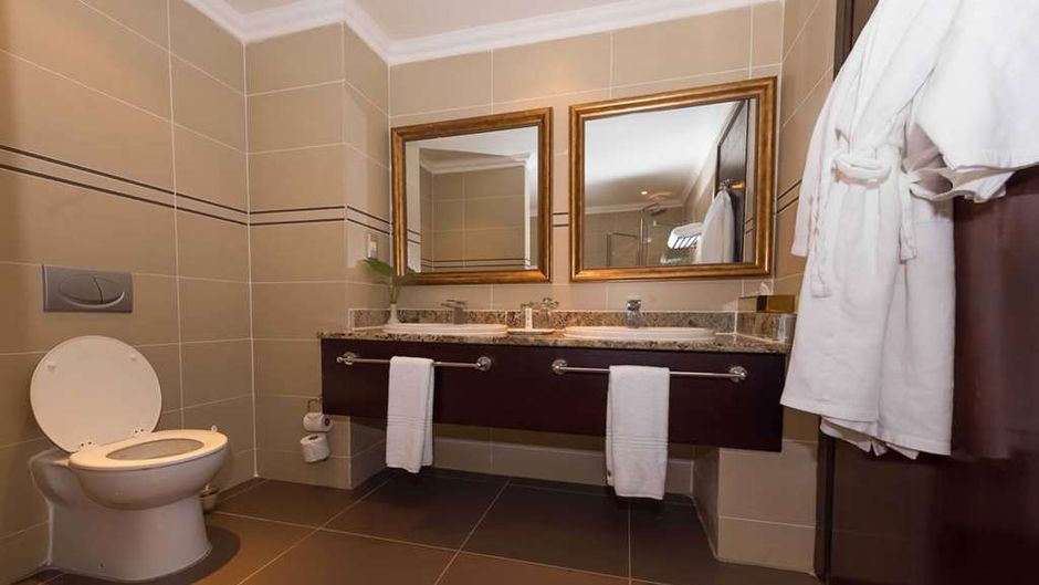 Sunbird Capital Hotel Suite