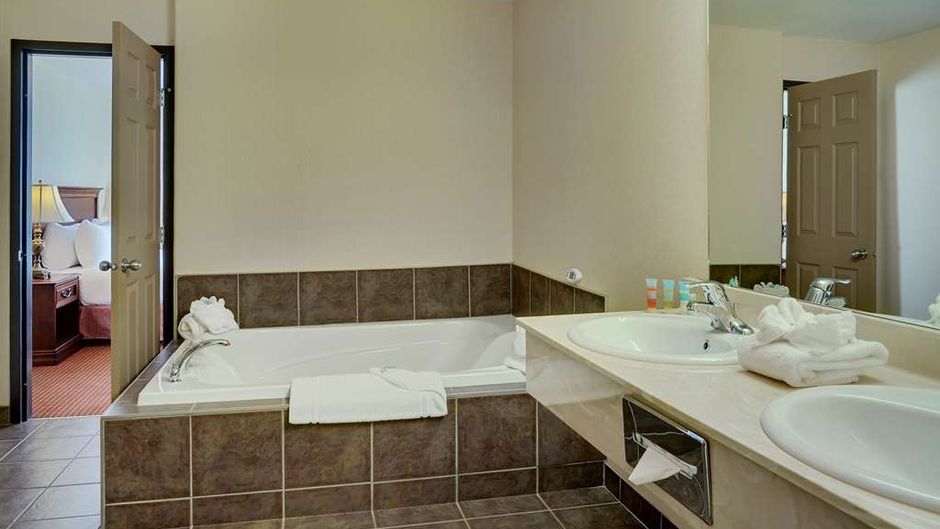 Coast Grimshaw Hotel & Suites Room