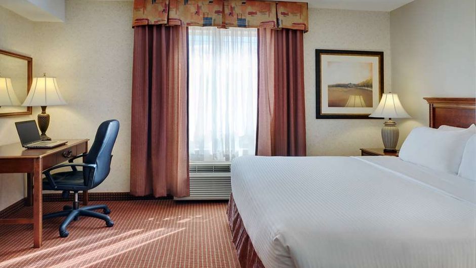 Coast Grimshaw Hotel & Suites Suite