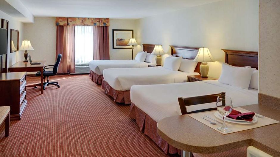 Coast Grimshaw Hotel & Suites Room