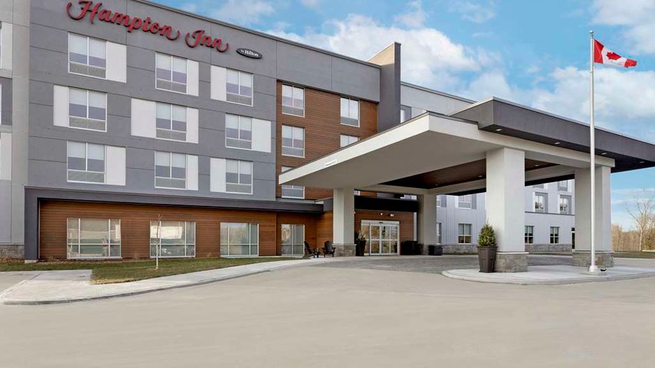 Hampton Inn by Hilton Cornwall Exterior
