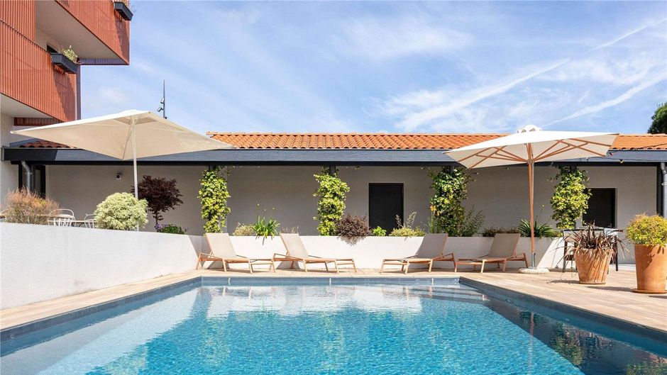 ibis Styles Montauban Pool