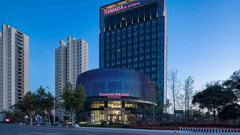 Ramada by Wyndham Pinghu Exterior