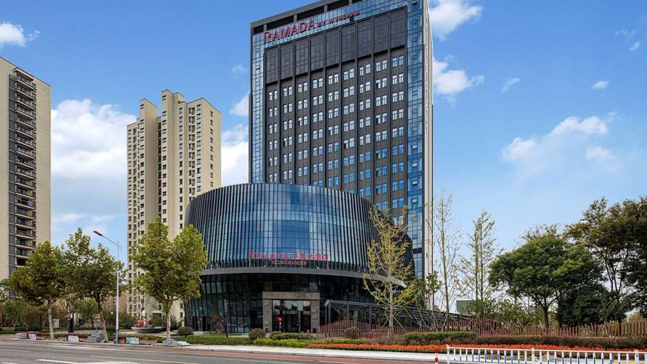 Ramada by Wyndham Pinghu Exterior
