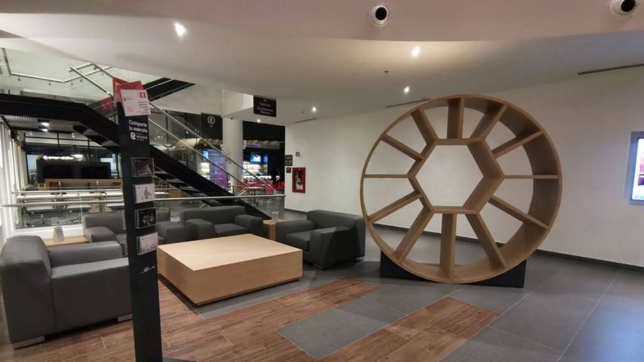 Ramada Encore by Wyndham GDL Aeropuerto Lobby