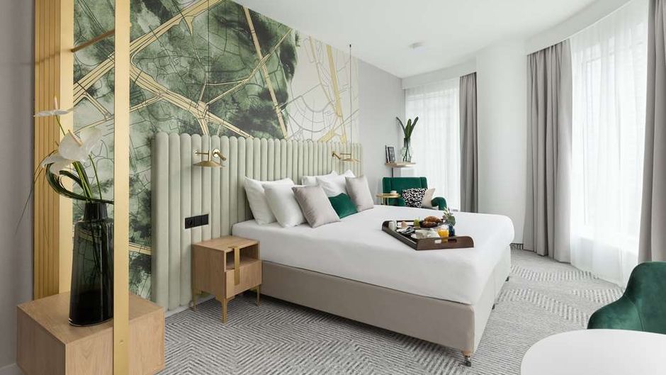 Royal Tulip Warsaw Apartments Room