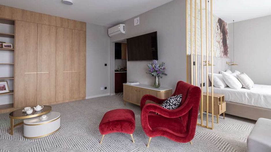 Royal Tulip Warsaw Apartments Room