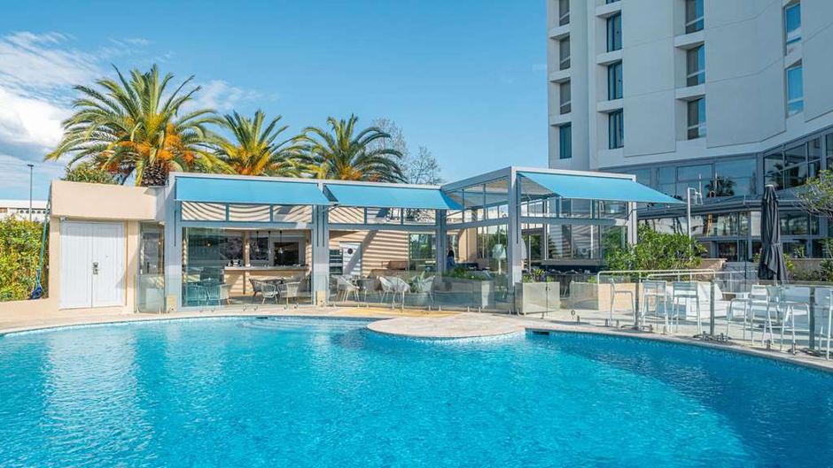 Radisson Hotel Nice Airport Pool