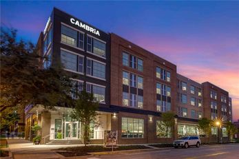 Cambria Hotel Downtown the Vista