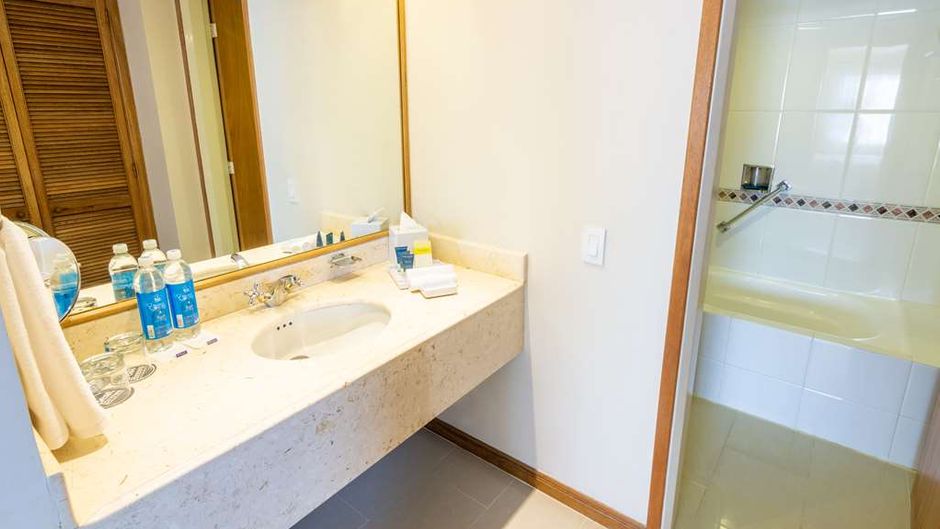 Sonesta Hotel Cali Room